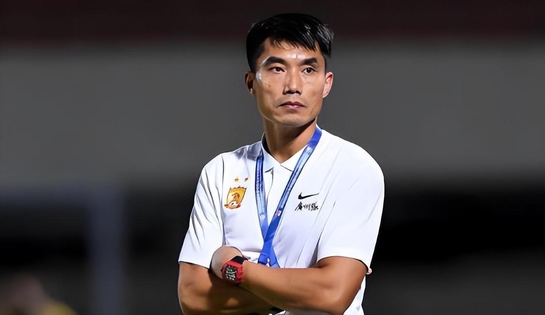 世界杯客户端升级说明-郑智本赛季带领青岛西海岸的成绩,能否超越邵佳一,引发热议