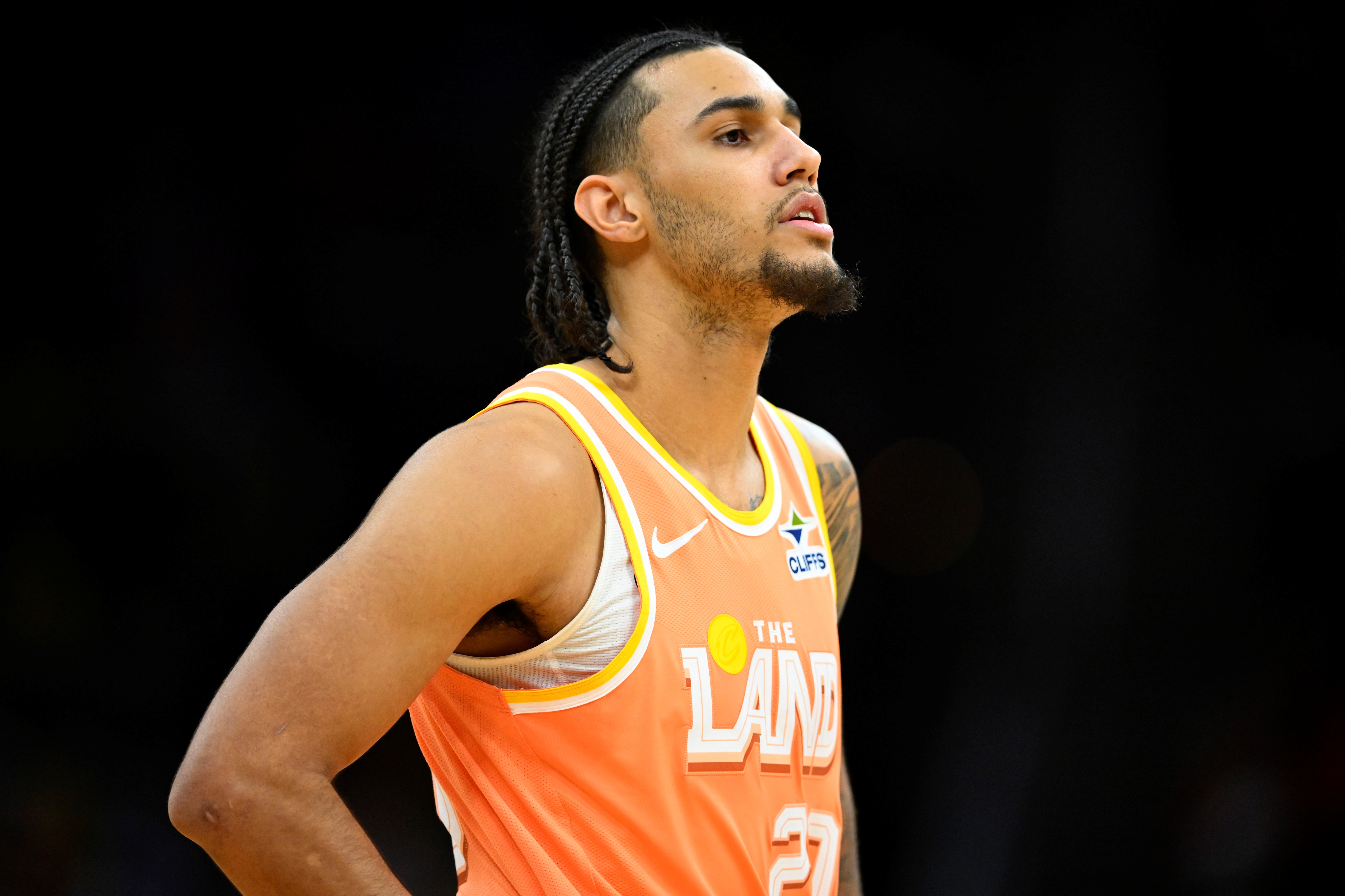 表现很全面!泰森先发10中5贡献14分9板&填满数据栏 三分3中2