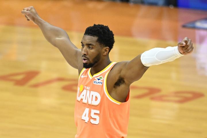 你是真滴强!米切尔凭一己之力带队取胜 全场怒轰45分4板4助