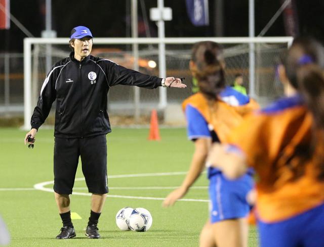 1621778633025039329.jpg 06-金湘勳曾经两度执教关岛女足.jpg